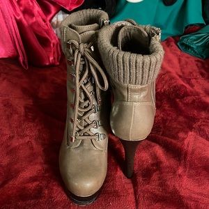 Jennifer Lopez lace boots, good conditions.